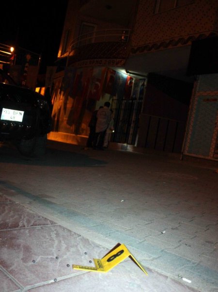 Ak Parti İlçe Binasına Bırakılan Parça Tesirli Ses Bombası Patladı