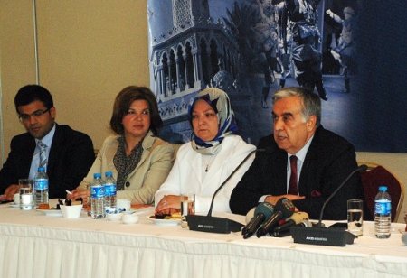 Ak Parti İzmir İl Başkanı Akay, Kongre Öncesi İlçe Başkanlarıyla Buluştu