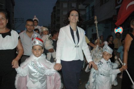 AK Parti İzmir İl Kadın Kolları'ndan sünnet şöleni