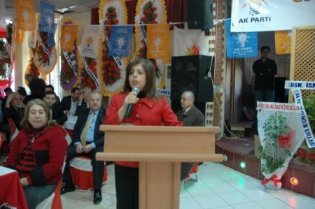 Ak Parti Kadın Kolları Başkanı Yılmazer, Güven Tazeledi