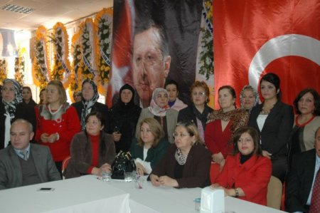 Ak Parti Kadın Kolları Başkanı Yılmazer, Güven Tazeledi