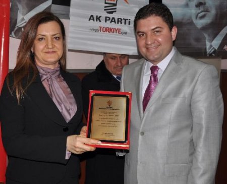 Ak Parti Karabağlar'da Yönetim Ve Liderlik Okulu Açtı