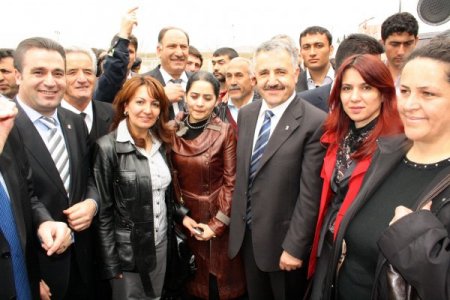 Ak Parti Kars Milletvekili Adayları Şehir Turu Attı