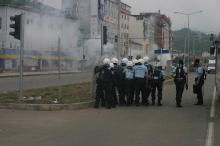 Ak Parti Konvoyuna Saldırı