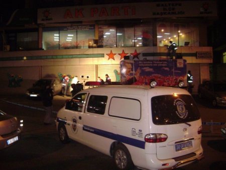 Ak Parti Maltepe İlçe Başkanlığı’na Molotofkokteylli Saldırı