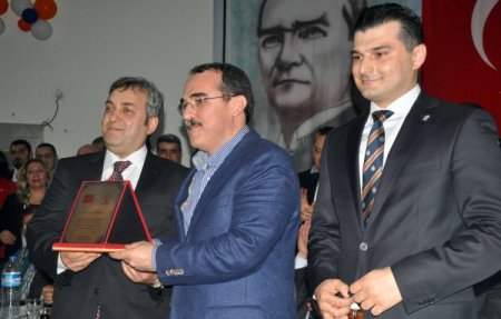 Ak Parti Merkez İlçe'de Başkanlığa Emrullah Gülen Seçildi