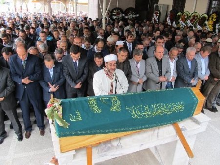 AK Parti Milletvekili Aydınlıoğlu'nun annesi defnedildi