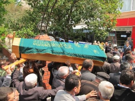 AK Parti Milletvekili Aydınlıoğlu'nun annesi defnedildi