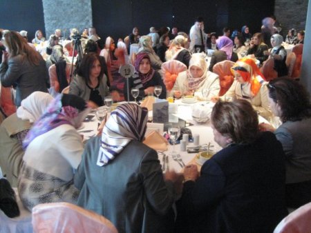 Ak Parti Milletvekili Çığlık, Anneler Onuruna Yemek Verdi