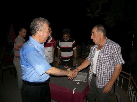 Ak Parti Milletvekili Özgün, Kahvehaneleri Dolaşıp Referandumu Anlatıyor