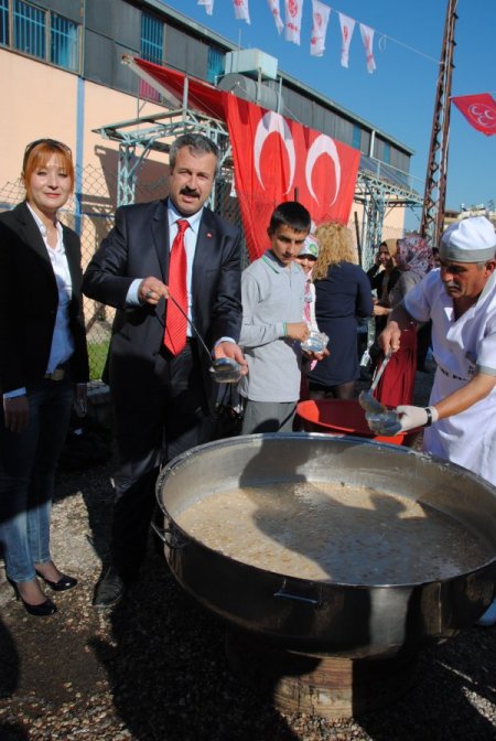 AK Parti ve MHP'liler aşure etkinliğinde buluştu