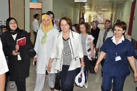 Ak Parti Yozgat Kadın Kolları Hastaneyi Ziyaret Etti