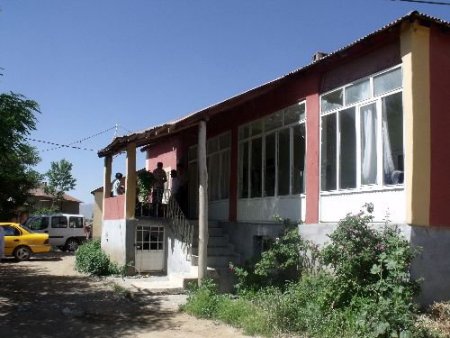 Ak Parti Yüksekova İlçe Başkanının Evine El Bombası Atıldı
