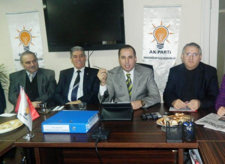 AK Parti'den 'çivi'li basın toplantısı