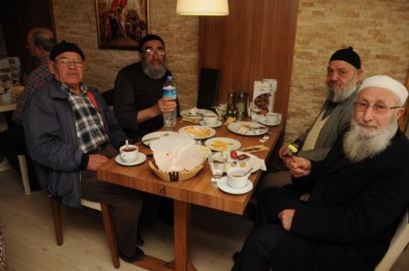 AK Parti’den Yaşlılar Haftası jesti