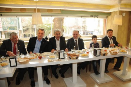 AK Parti’den Yaşlılar Haftası jesti