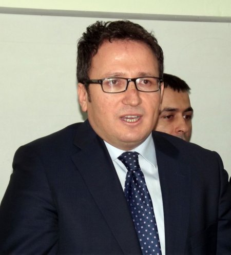 AK Parti'li Akgün: Bu çağda maddi sebeplerden okuyamayan öğrenci kalmamalı