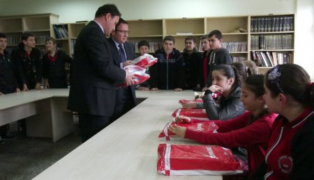 AK Parti'li Akgün: Bu çağda maddi sebeplerden okuyamayan öğrenci kalmamalı