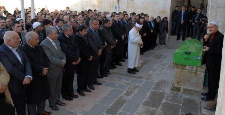 AK Parti'li Akman’ın kazada ölen yeğeni toprağa verildi