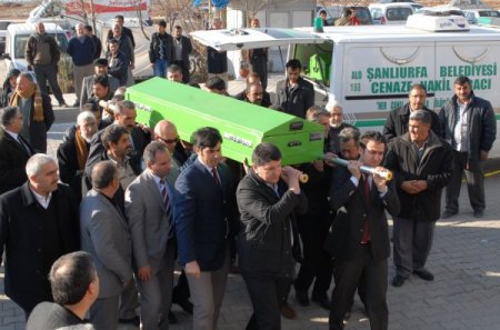 AK Parti'li Akman’ın kazada ölen yeğeni toprağa verildi