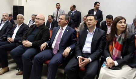 AK Partili Aydın: Diyarbakır’da Kürtçe dualarla karşılandık