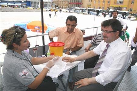 Ak Partili Başer’den, Kızılay Kan Bağışı Kampanyasına Destek
