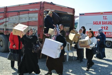 AK Partili bayanlardan Suriyelilere yardım eli