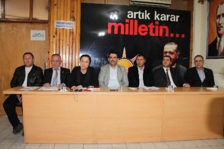 AK Parti'li belediye meclis üyeleri: Hukuksuzluğa karşı savaşımız sürecek