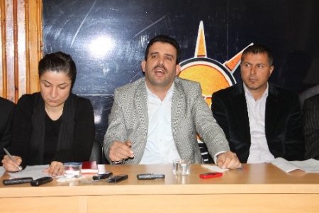 AK Parti'li belediye meclis üyeleri: Hukuksuzluğa karşı savaşımız sürecek