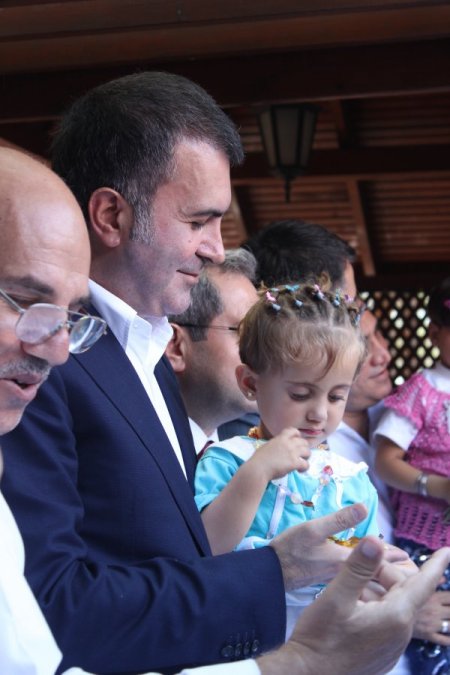 Ak Partili Çelik, Suriyeli Sığınmacılarla Bayramlaştı