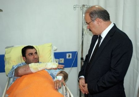 Ak Partili Çelik, Trafik Kazasında Yaralanan Yeğenini Ziyaret Etti