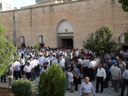 Ak Partili Dindar, Zaferini Kürtçe Mevlit'le Kutladı