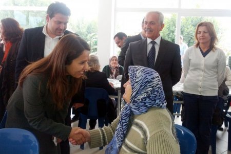 Ak Partili Enç: Yaşlılarımızı yılda birgün degil, her gün analım