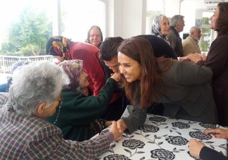 Ak Partili Enç: Yaşlılarımızı yılda birgün degil, her gün analım