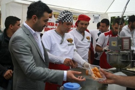 AK Partili gençler, IMF'nin cenaze namazını kıldı