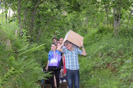 Ak Partili Gençler, Kanser Hastası Mihriban'ı Sevindirdi