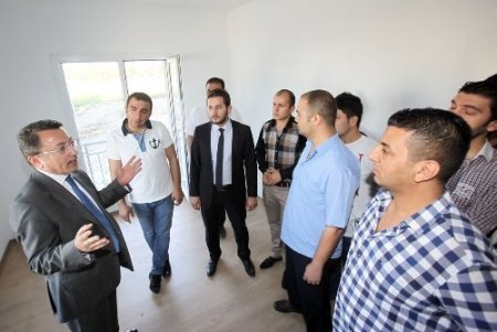 AK Parti'li gençler Kıyıkent Evleri'ni beğendi