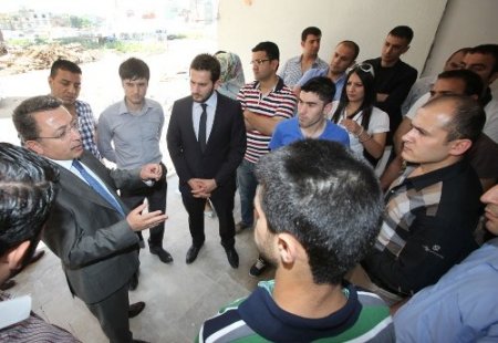 AK Parti'li gençler Kıyıkent Evleri'ni beğendi