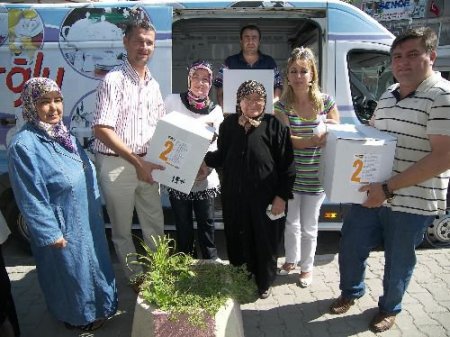 Ak Partili Hanımlar Balıkesir'de 100 Aileye Ramazan Paketi Dağıttı