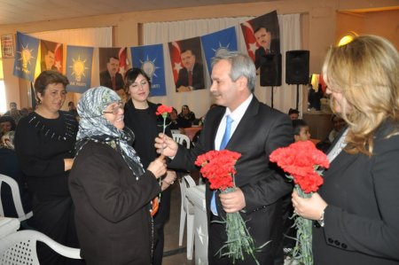 AK Partili kadınlar, ‘Kadınlar Günü’nü Kozan’da kutladı