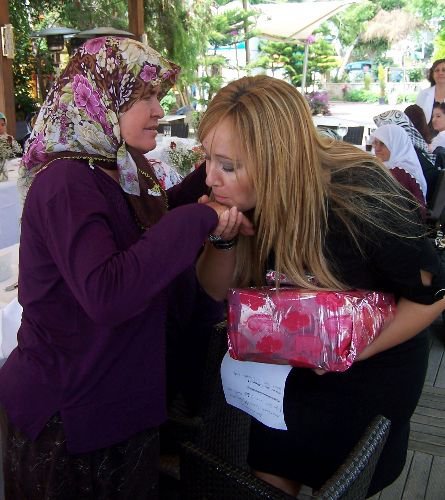 Ak Partili Kadınlar Şehit Ve Gazi Annelerini Unutmadı