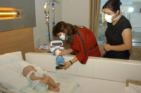 AK Partili kadınlardan lösemi hastalarına moral ziyareti