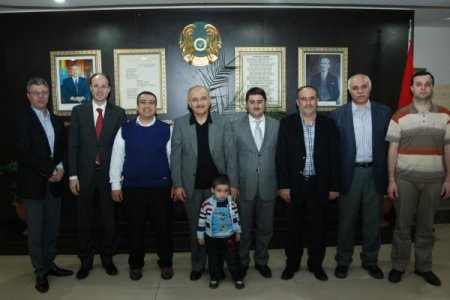 Ak Partili Kapusuz Ve Çiçek, Astana'da Türk Lisesi'ni Ziyaret Etti