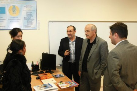 Ak Partili Kapusuz Ve Çiçek, Astana'da Türk Lisesi'ni Ziyaret Etti