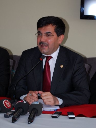 AK Partili Koca: Yolsuzluk davası için bilgi kirliliği oluşturuyorlar