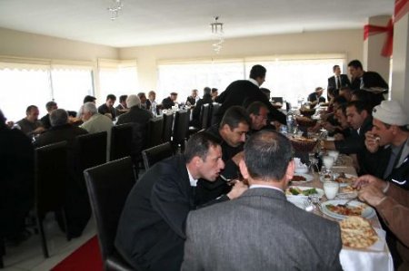 Ak Parti'li Meclis Üyeleri Muhtarlarla Kaynaşma Yemeğinde Buluştu