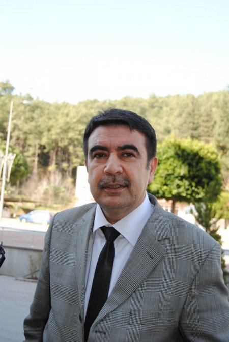 AK Parti'li Mekteplioğlu, Tarık Akan'ın Başbakan'a 'Recep' diye hitabını kınadı