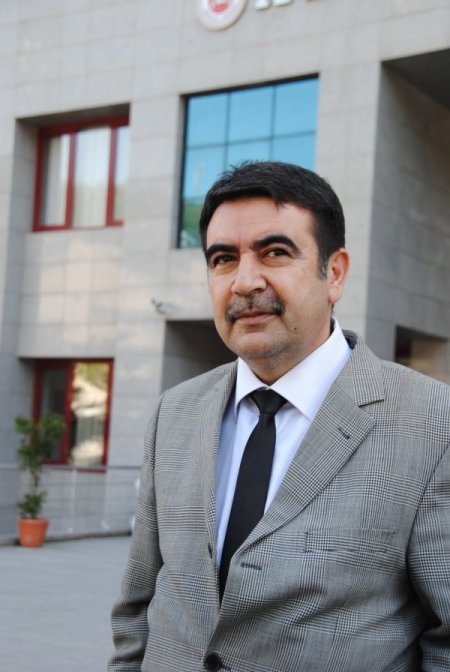 AK Parti'li Mekteplioğlu, Tarık Akan'ın Başbakan'a 'Recep' diye hitabını kınadı