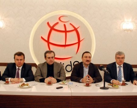 AK Parti'li Ünal: İstikrar ve güven olmadan demokrasi sağlanamaz