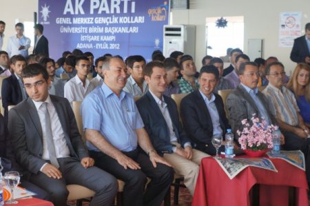 AK Partili üniversiteliler Karataş'ta kampa girdi